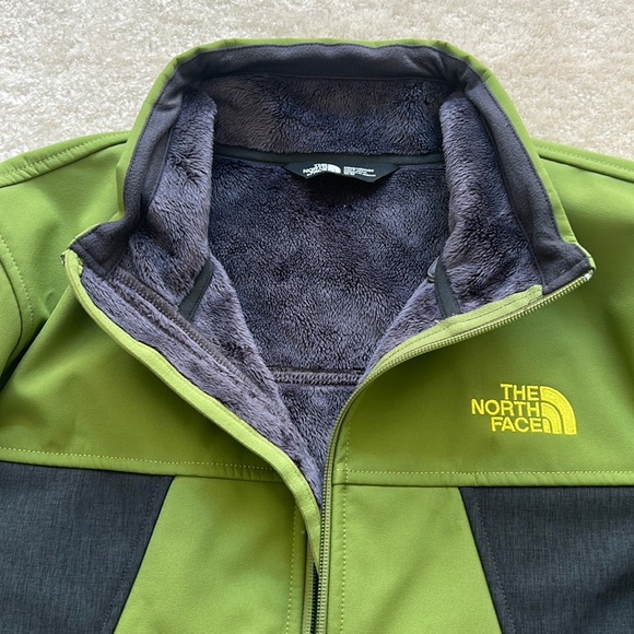 NWT! The North Face Men's Apex Chromium Thermal Lined Jacket TNF GRPGN/Asphl M - Picture 2 of 7